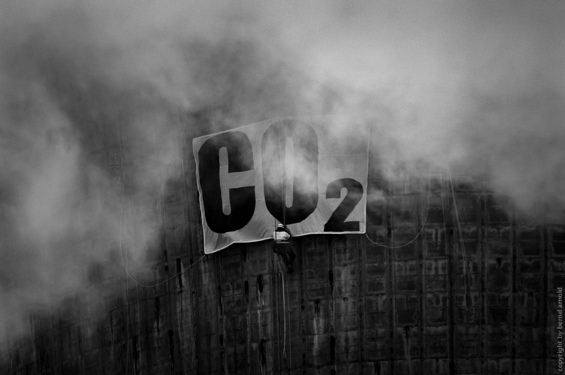 CO2 Greenpeace Aktion auf Braunkohlekraftwerk – Fotojournalismus und Dokumentarfotografie – Schwund und Wachstum