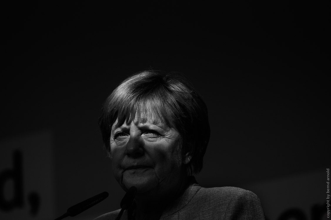 Dokumentarische Fotografie – Portrait der Bundeskanzlerin Angela Merkel bei einer Kundgebung 2017