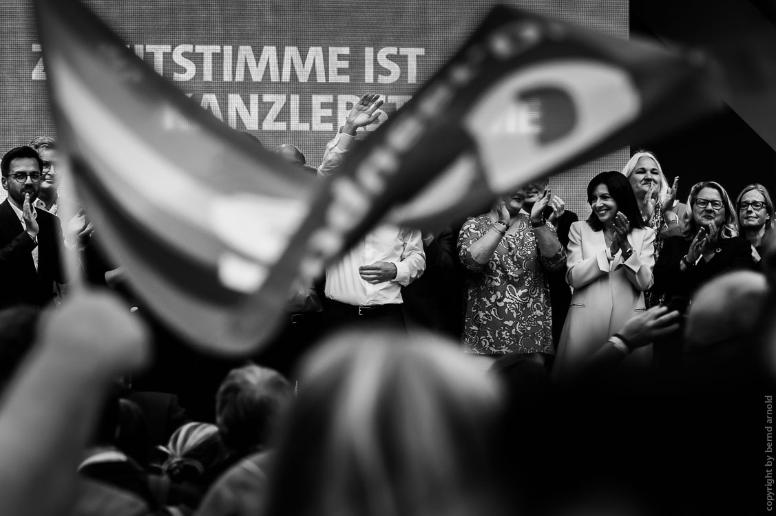 The future Federal Chancellor Olaf Scholz at the Heumarkt in Cologne, 2021, Documentary photography - rituals of election campaigns