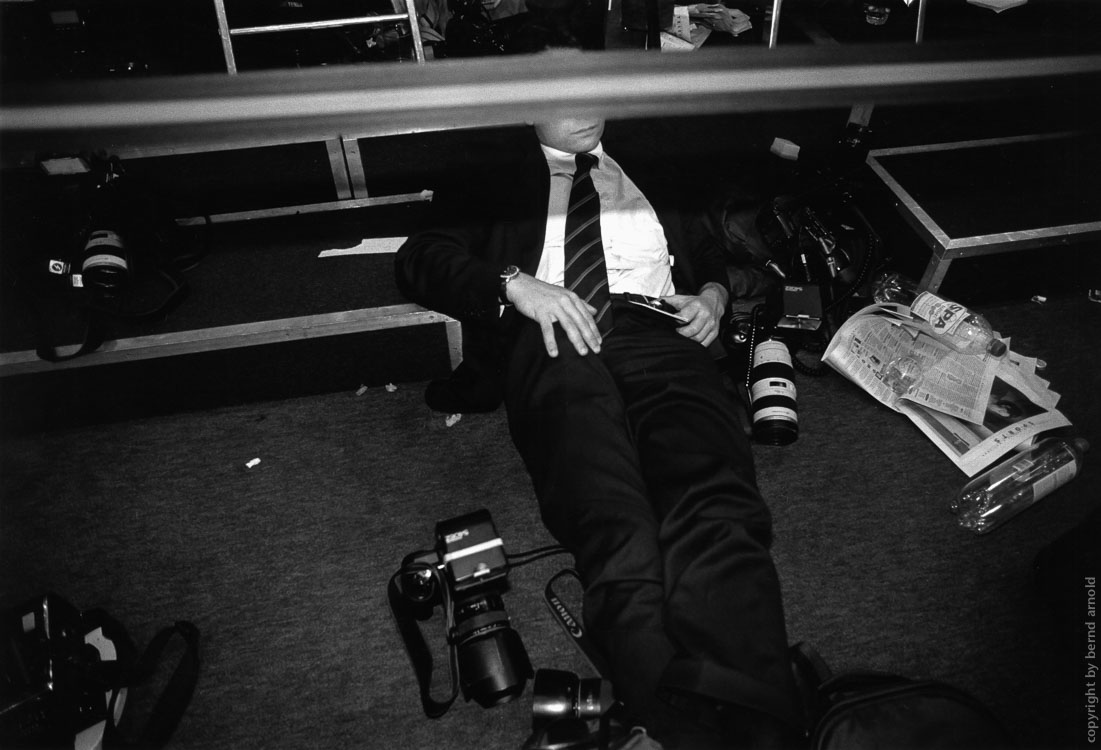 Economic Summits in Brussel – Photographer and photojournalist rests