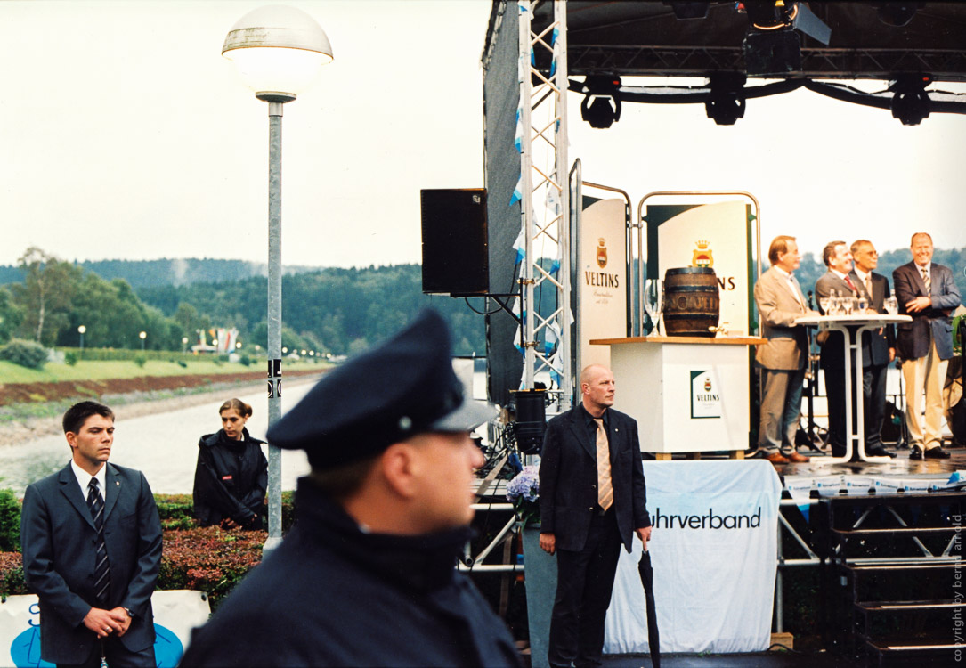 Election campaign with Peer Steinbrück with bodyguards – photojournalism and Fotoreportage