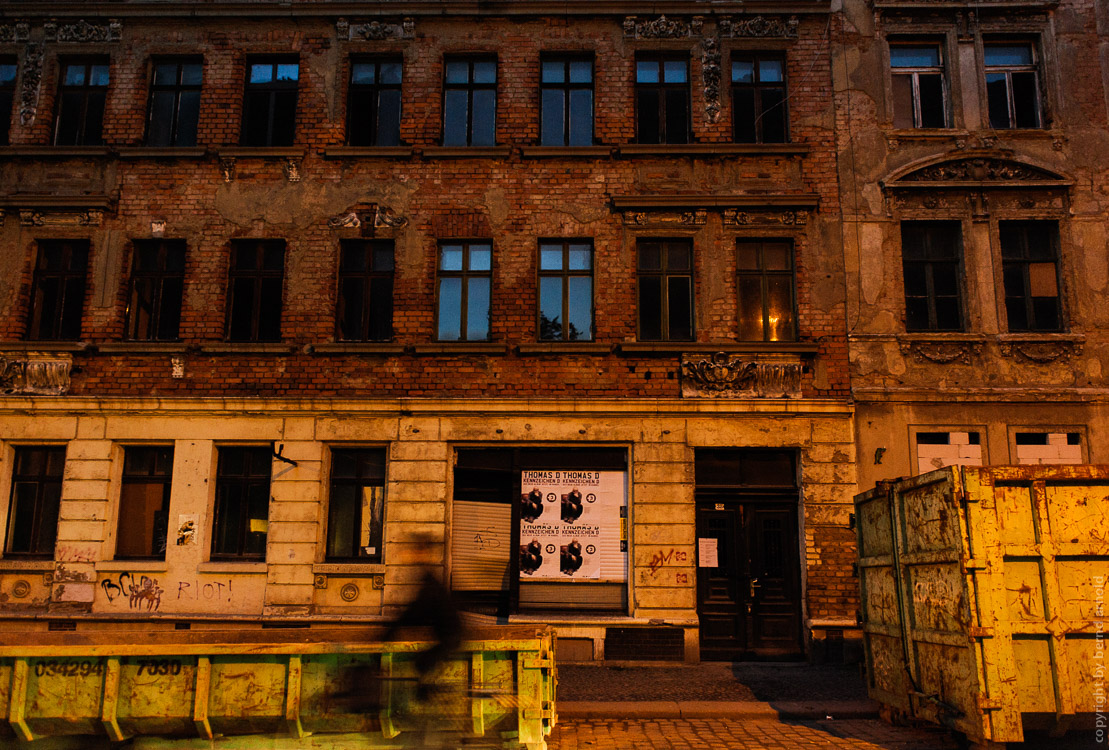 Black East – Leerstehendes Haus in Leipzig – Dokumentarfotografie zu Ostdeutschland
