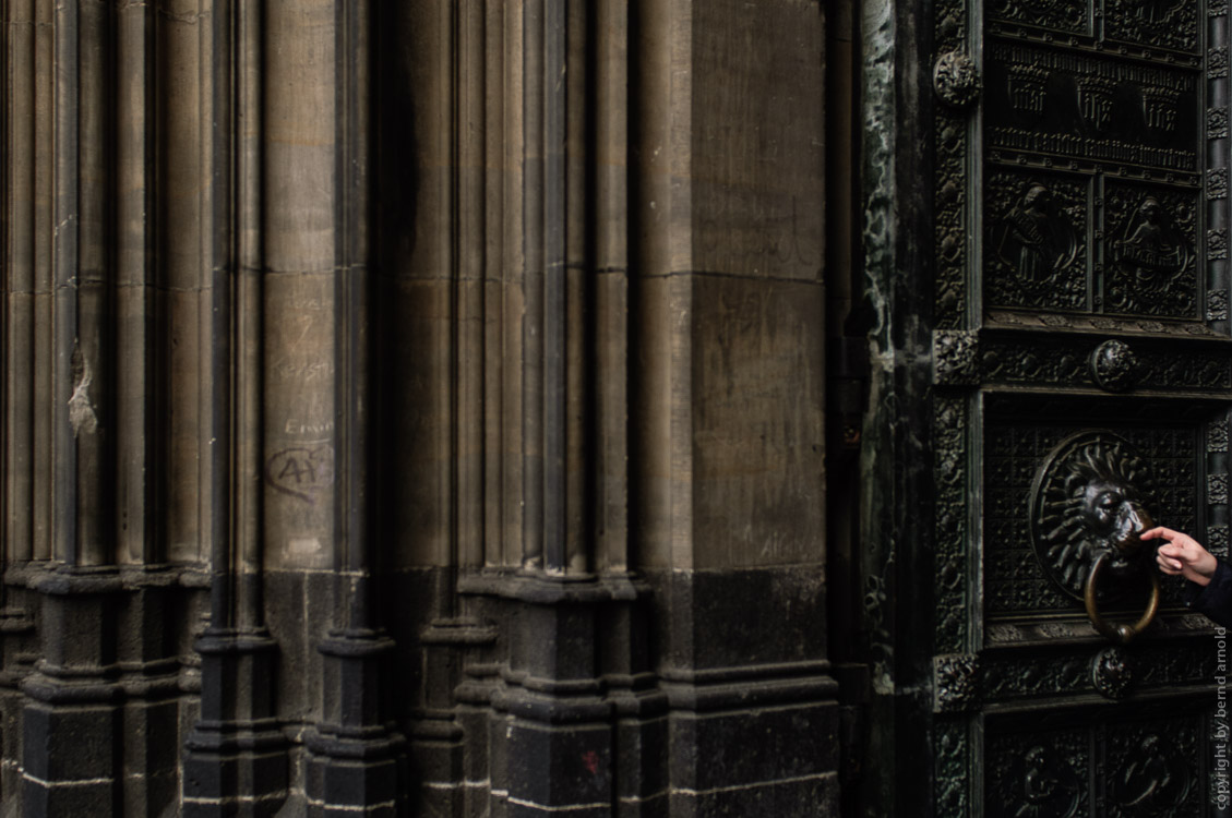 Das Portal Hand Kölner Dom Westportal