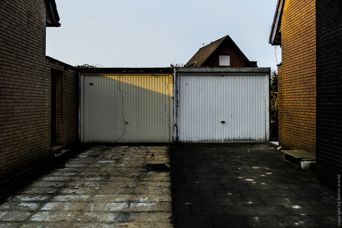 Dokumentarfotografie – Wild West – Szenerien des Verlassens bei Garzweiler – Garagen