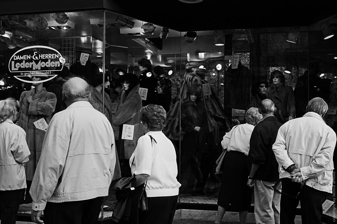 Dokumentarfotografie – Berlin Stadtportrait – Ledermoden und Pelzgeschäft