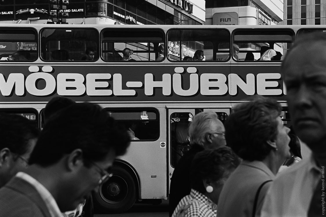 Dokumentarfotografie – Berlin Stadtportrait – Busfahrt mit Möbel-Hübner
