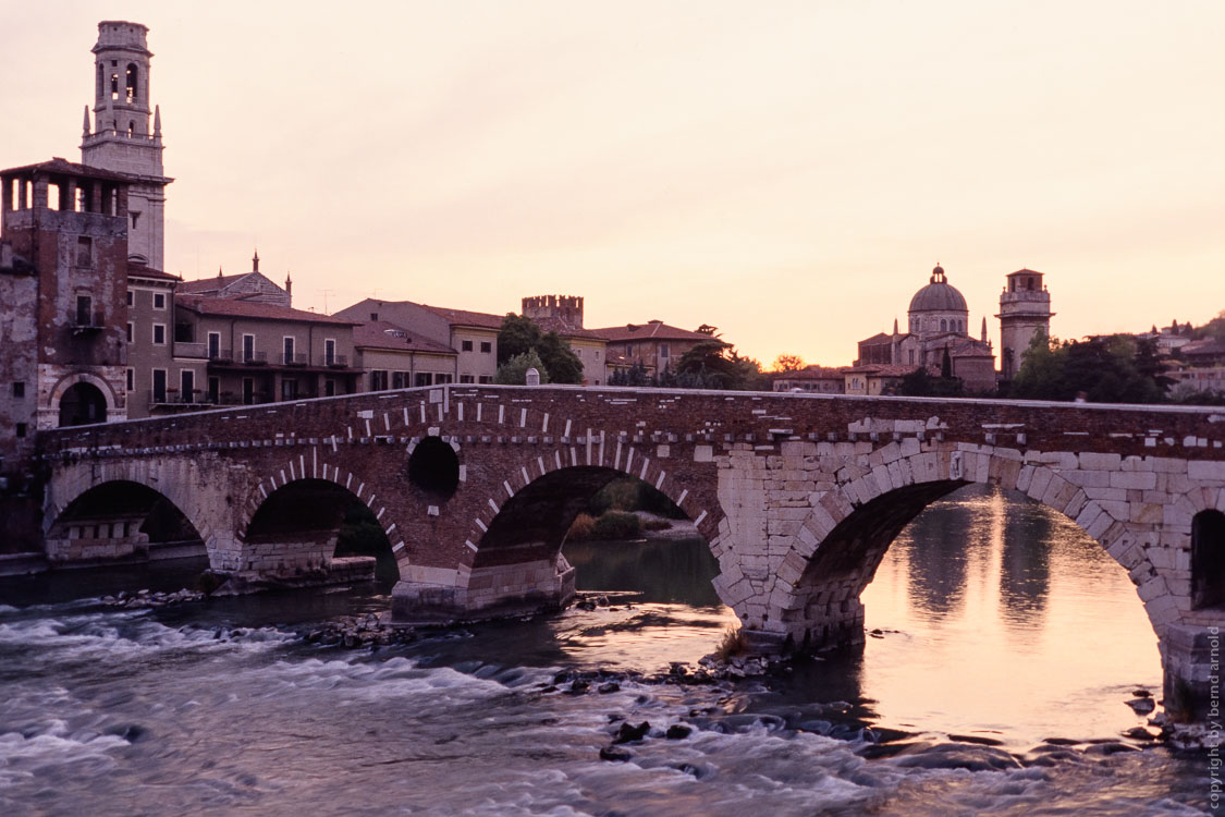 Stadtportrait Verona (Veneto, Italien) – Ponte Pietra