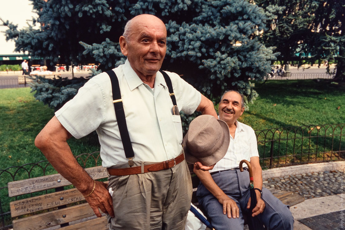 Stadtportrait Verona (Veneto, Italien) – Piazza Bra am Amphitheater 