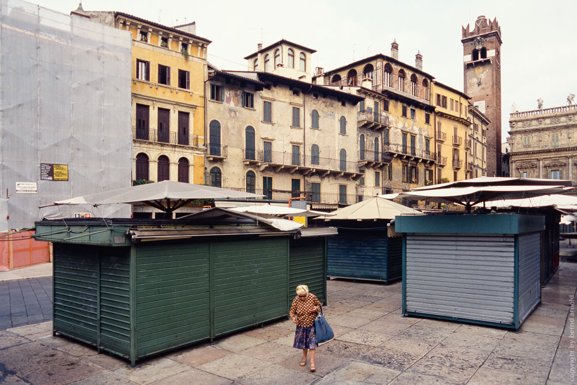 Stadtportrait Verona (Veneto, Italien) - Markt auf Piazza delle Erbe