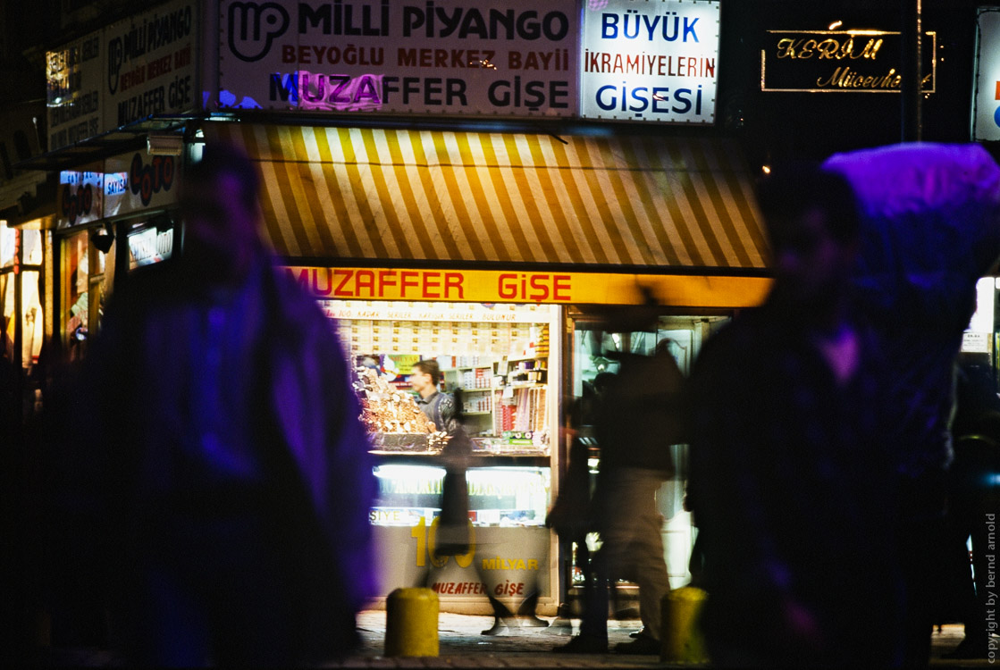 Nachtleben in Istanbul Beyoglu Istiklal Stadtportrait