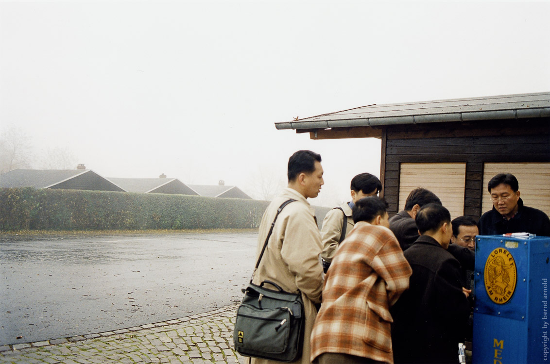 Menschen am Rhein – Rhein – Loreley und Touristen aus China