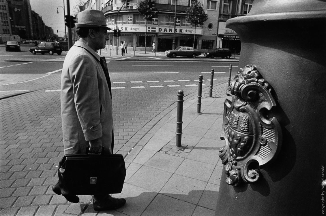 Dokumentarfotografie über die Neugestaltung der Kölner Ringe 1988 – Mann mit Aktentasche
