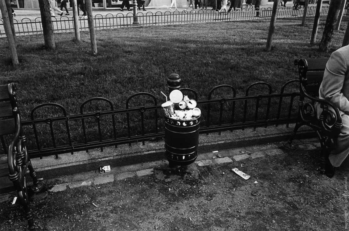 Fotoessay über die Neugestaltung der Kölner Ringe 1988 – Abfalleimer Kaiser-Wilhelm-Ring