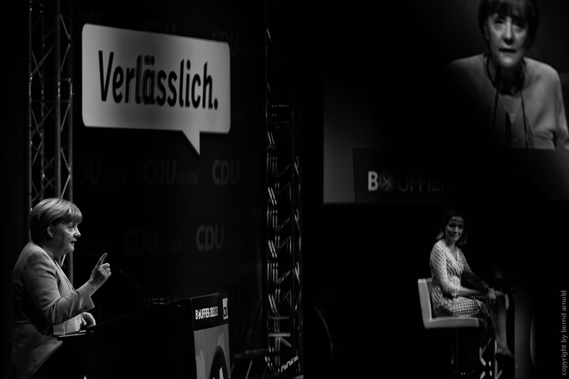 Inszenierung Angela Merkel CDU erhebt den Zeigefinger, 2013 Wahlkampfrituale