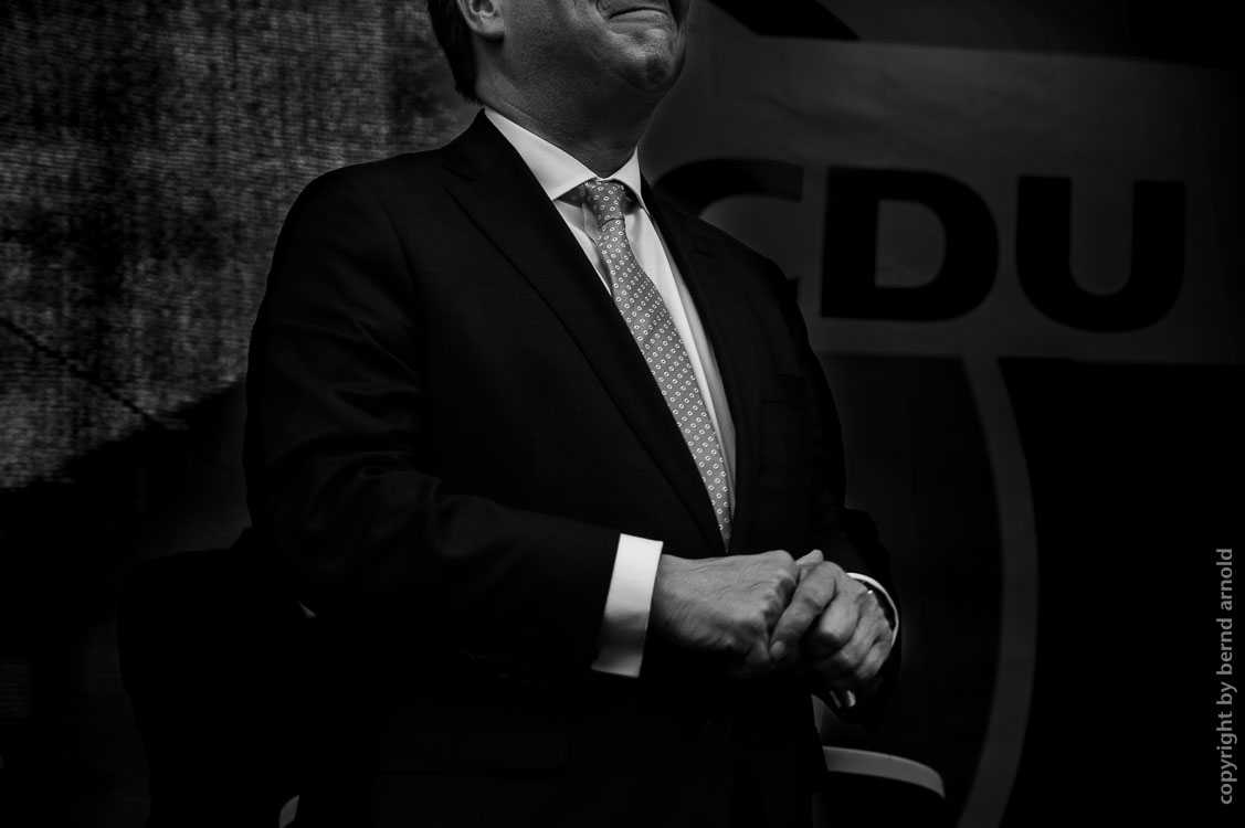 Nicht lachen! – Portrait Armin Laschet auf Kundgebung in Neuss, 2021 – Wahl Kampf Ritual