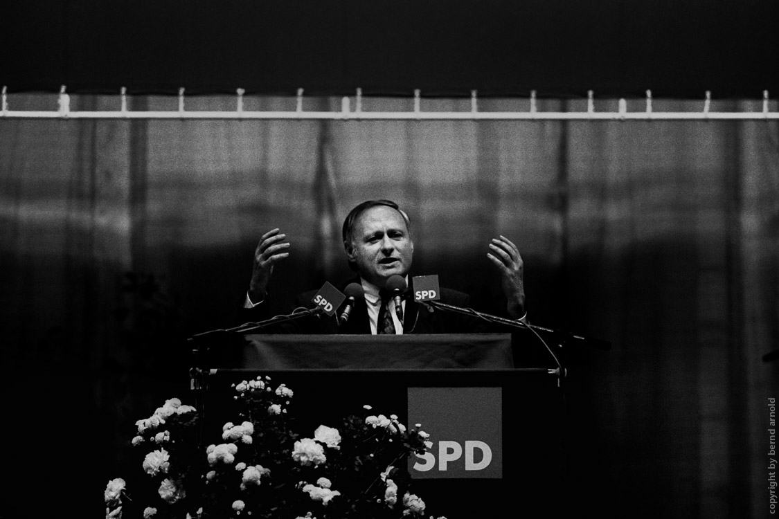 Fotografie – Rede Oskar Lafontaine 1990 – Wahlkampfrituale
