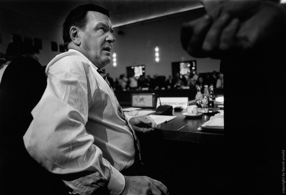 Fotografie der Wirtschaftsgipfel in Köln Gerhard Schröder während der Wirtschaftsgipfel in Köln – Fotografie, Fotojournalismus
