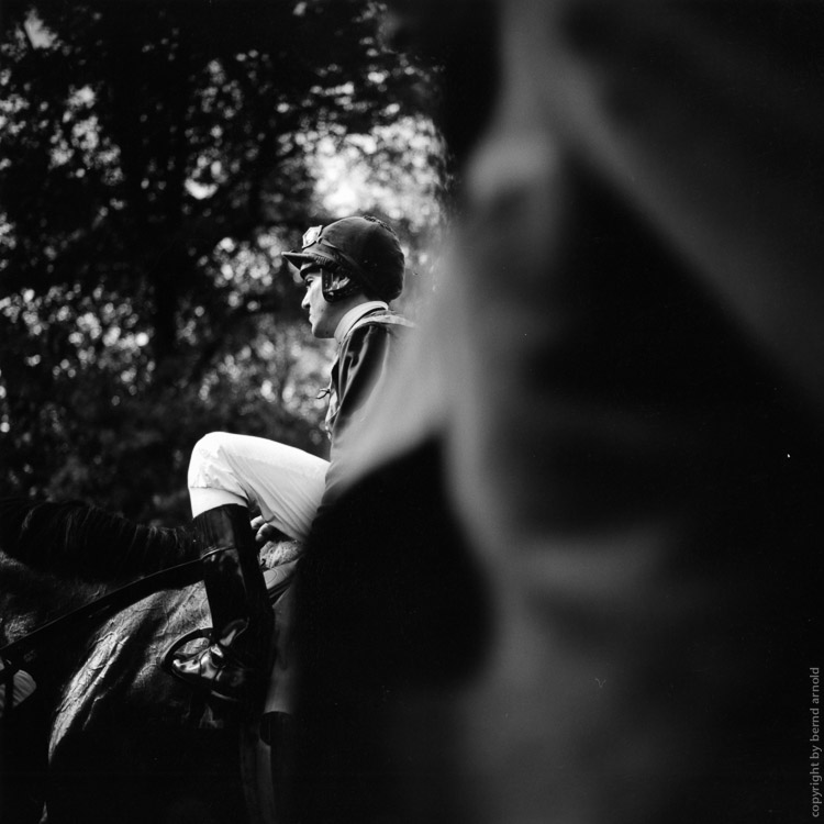 Portrait Jockey Peter Schiergen with horse