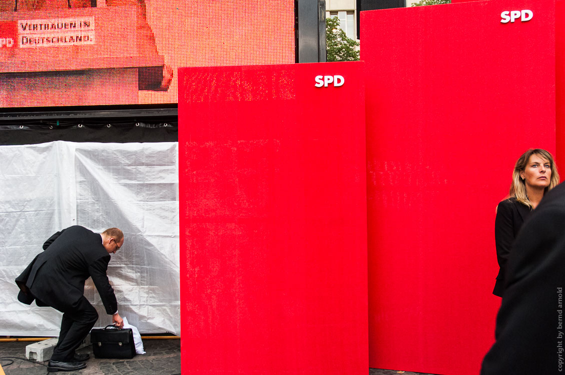 SPD Wahlkampf mit Aktentasche – Fotografie und Fotojournalismus
