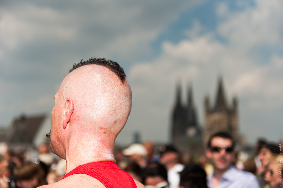 Irokesenschnitt und Punk auf der Cologne Pride am Christopher Street Day  – Fotografie