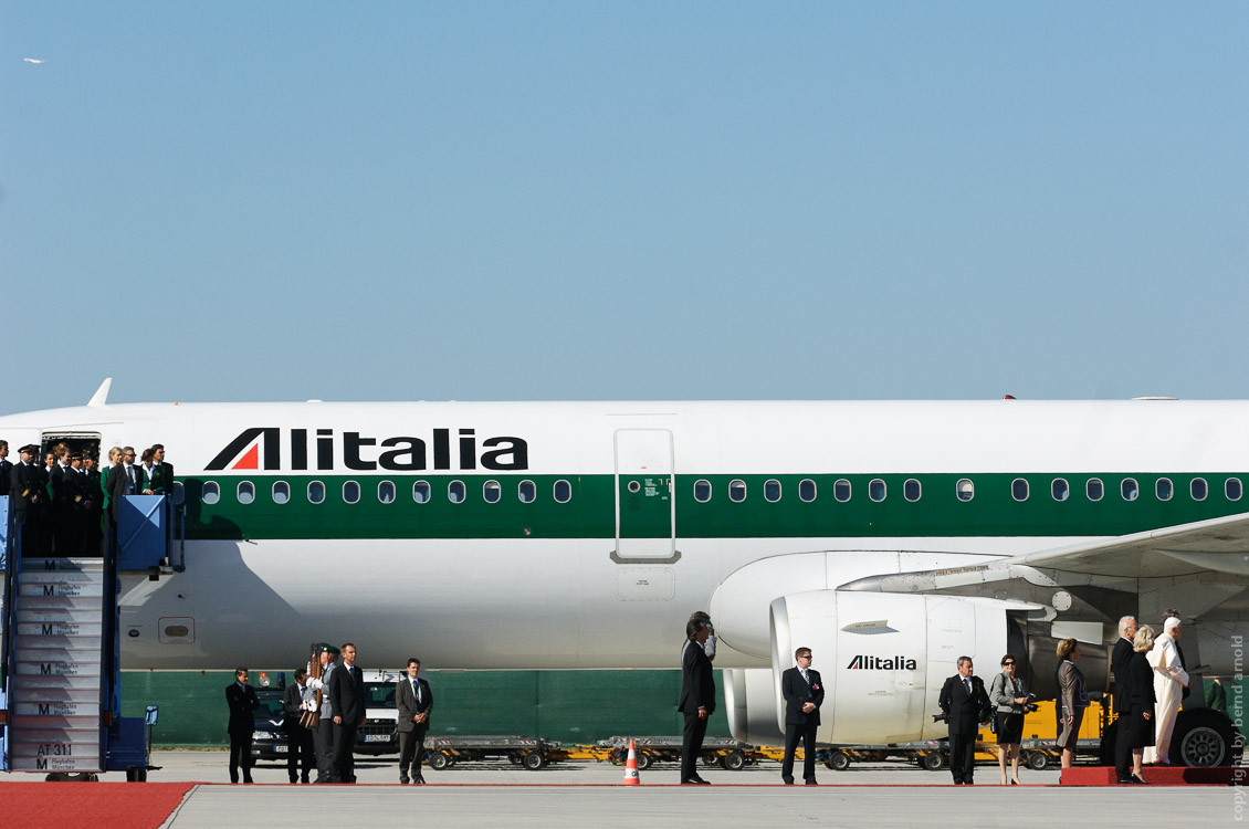 Pope Benedict in Bavaria, Munich Airport, airplane alitalia