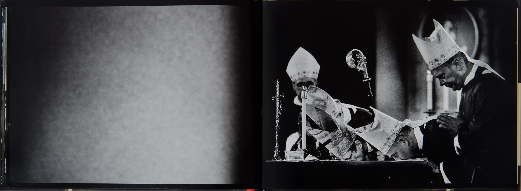 Der Altarkuss – Fotobuch über die katholischen Rituale im Erzbistum Köln