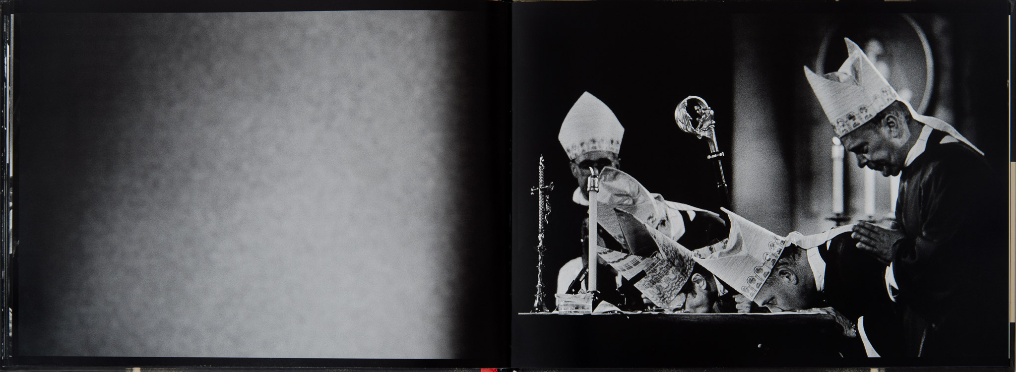 Photography about catholicism in Cologne, Germany photobook Das Kölner Heil kiss – Photography