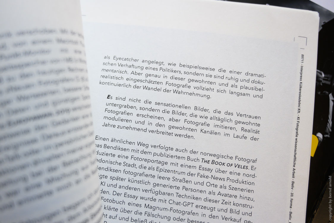 Taschenbuch – Die Welt der Neuen Bilder: Dokumentarische Fotografie und KI – Ansicht einer Seite im Andruck