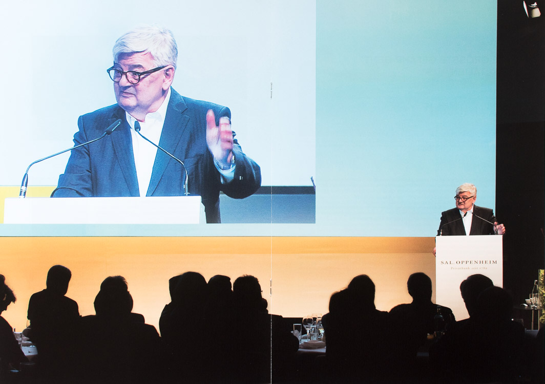 Unternehmenszeitschrift von Sal. Oppenheim mit einem Artikel über ihre Investmentkonferenz mit dem Redner Joschka Fischer, 2017