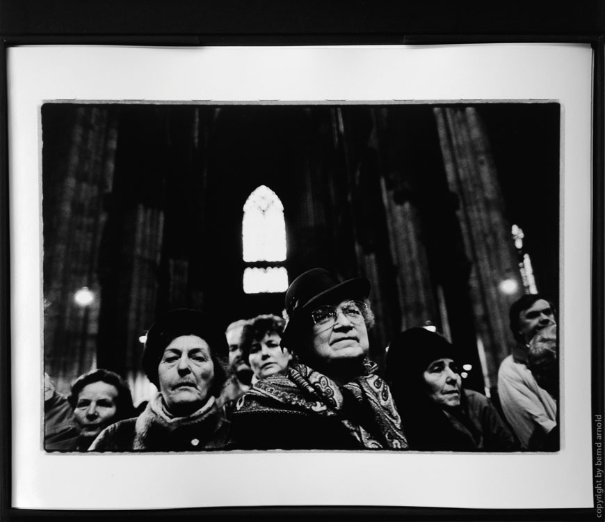 Dokumentarfotografie – Edition Sakrament und Sünde – Erzbistum Köln – Silbergelatine Barytprint Kölner Dom in Edition Sakrament und Sünde – Gläubige – Vintage Prints